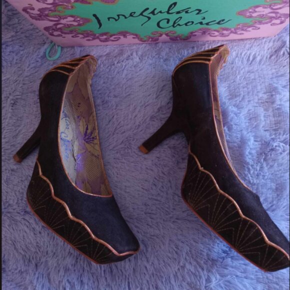 Irregular Choice Brown Suede with Gold Piping Heels size 10 M with original box - Picture 2 of 6